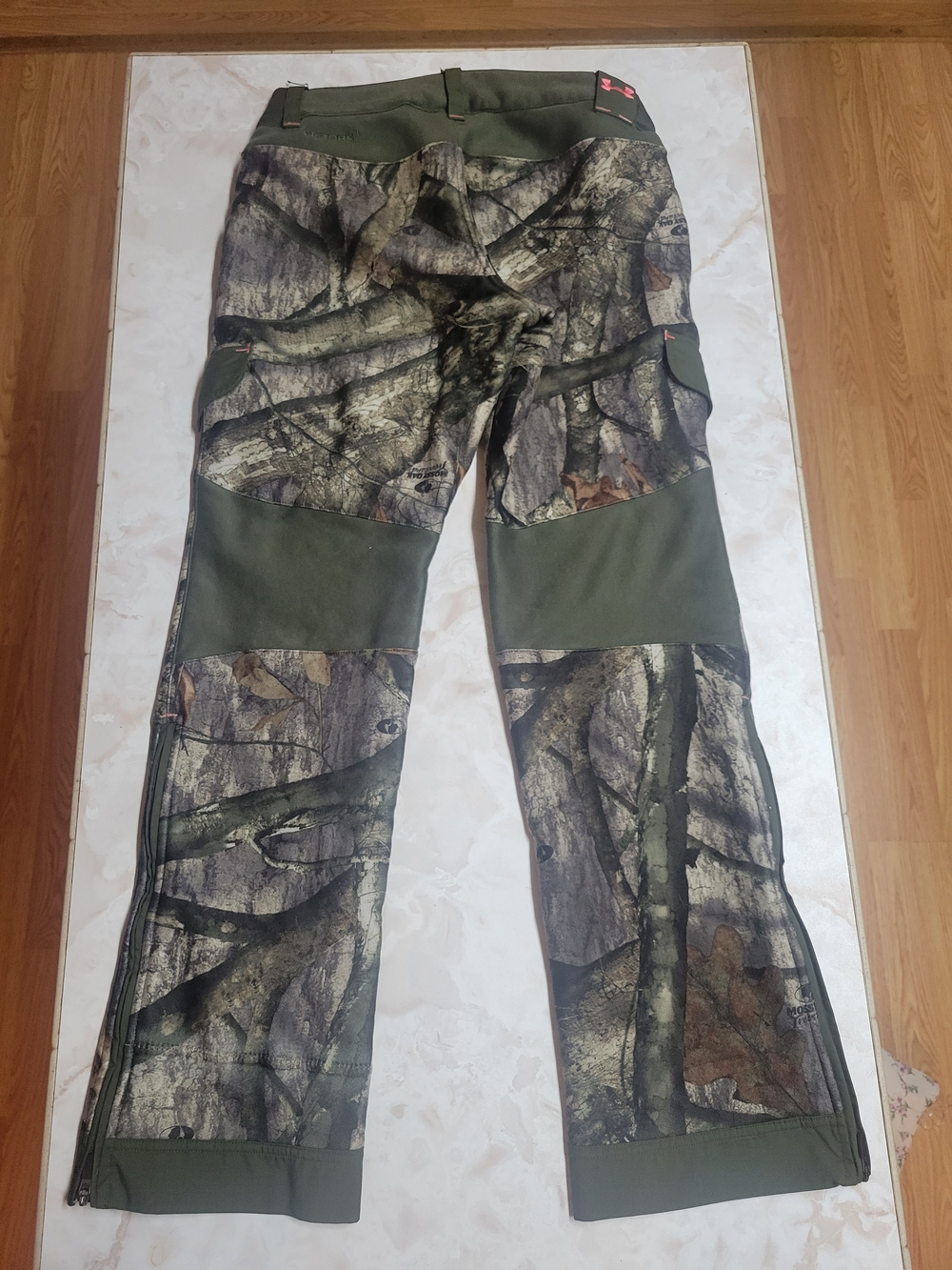Under Armour Camo Hunting Pants Women’s SM/P Loose Fit ColdGear Mossy Oak Outdoo - Picture 13 of 16